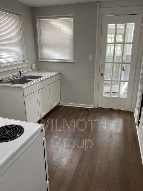 Building Photo - 408 W Mulberry St