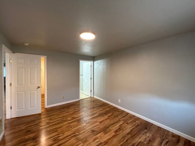 Building Photo - 2855-2855 SW Umatilla Ave