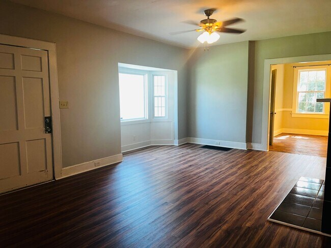 Foto del edificio - Beautiful 4 bedroom 2 bathroom home in Lagrange! Must see!