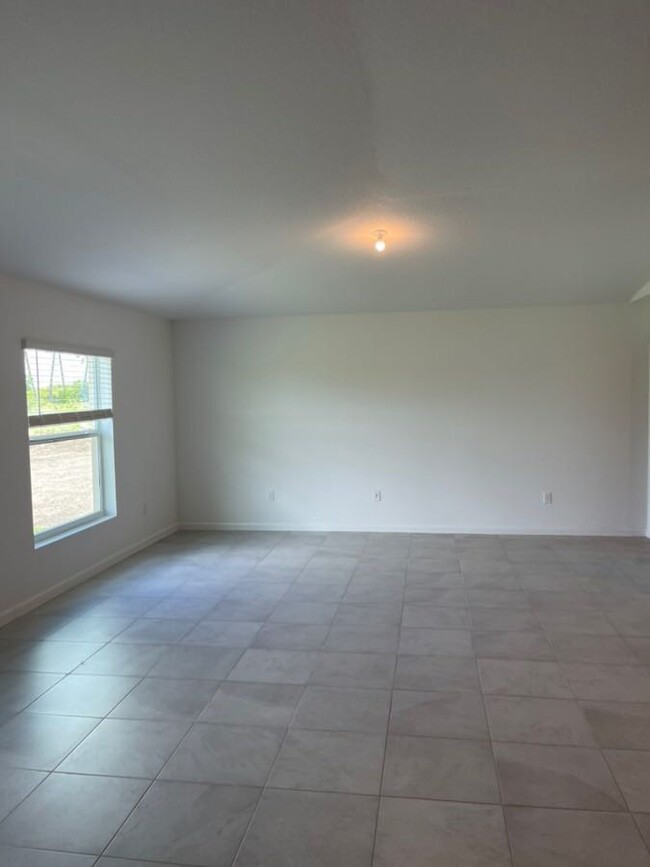 Building Photo - 793 Worlington Ln