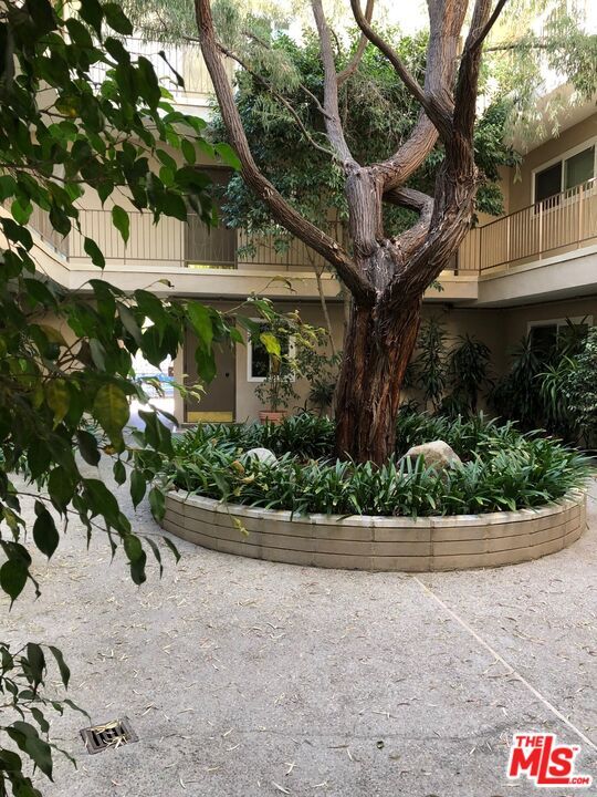 Foto del edificio - 1835 Camden Ave