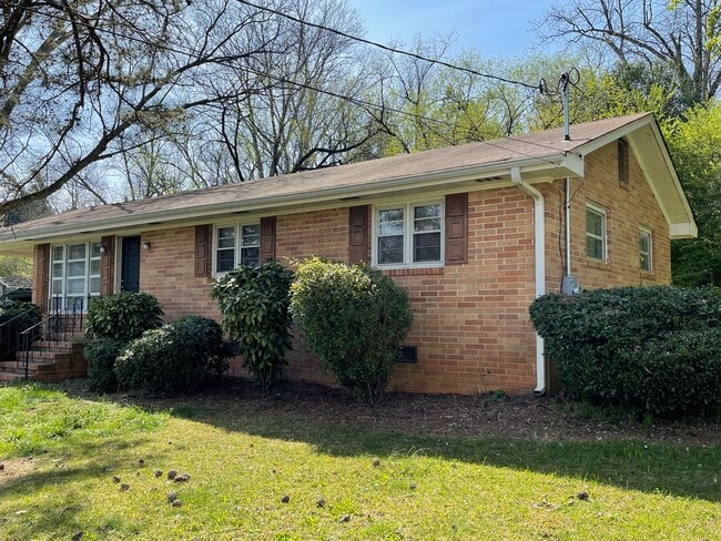 Building Photo - 3BR 1 BATH - Brick Home on Westside of Ath...