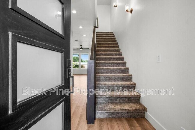 Foto del edificio - 2167 Klemmer Ave N