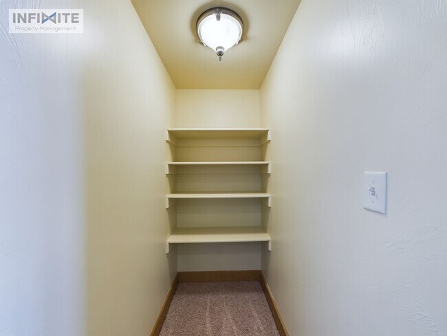 Foto del edificio - 3 Bedroom and Office!