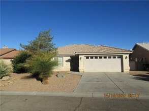 Building Photo - 3915 E Nicole Ave