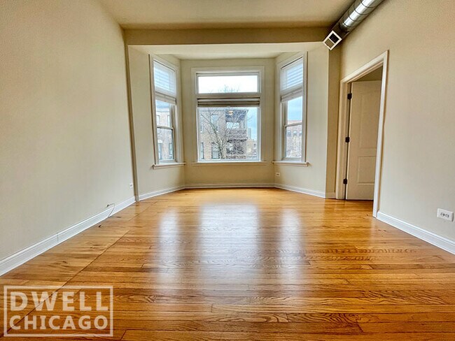 Building Photo - 2550 N Burling St