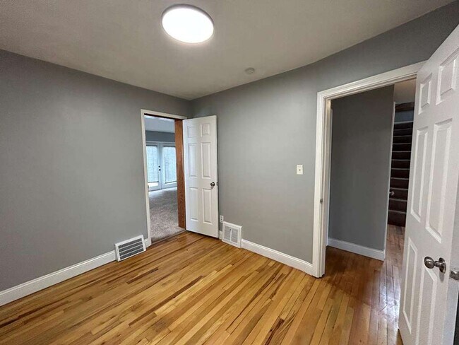 Foto del edificio - ? Beautiful 3-Bedroom Brick Bungalow in the Heart of Wickliffe ?