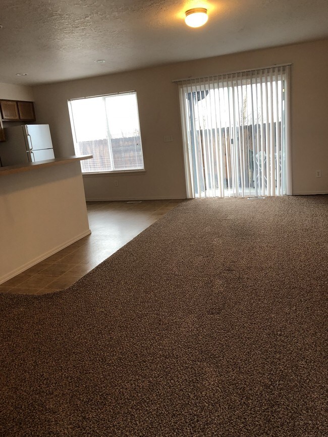Foto del edificio - 716 N Gray Cloud Way