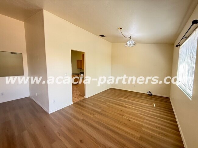 Foto del edificio - Four Bedroom in Rita Ranch
