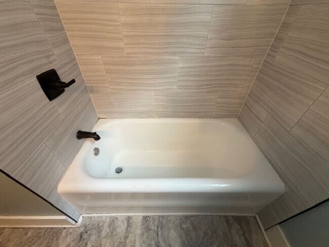 Building Photo - 3824 Tyler St