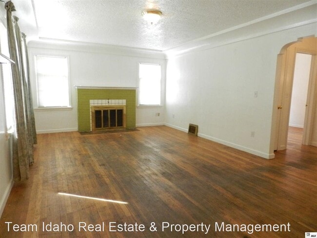 Building Photo - 4 br, 2 bath House - 229 Cherry St
