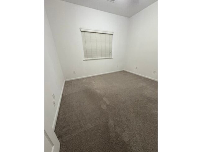 Building Photo - Great location! walk to WOODWARD, walk to restaurants and golf