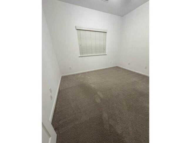 Foto del edificio - Great location! walk to WOODWARD, walk to restaurants and golf
