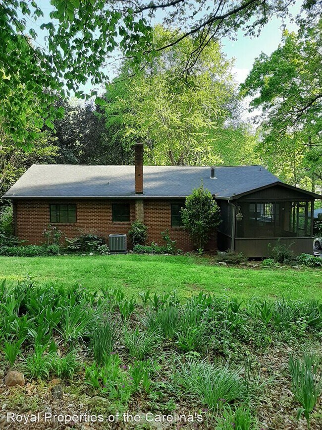 Building Photo - 3 br, 2 bath House - 500 East J Street