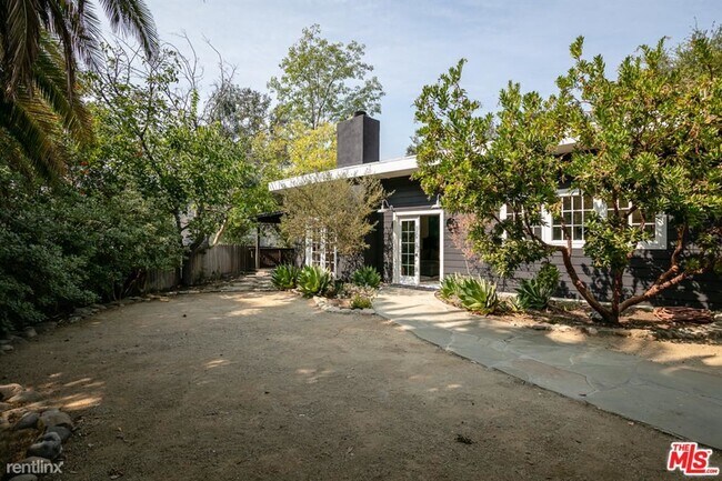 Building Photo - 4 br, 2.5 bath House - 1128 Canyon Trl