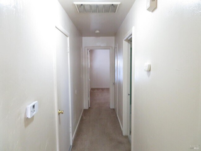 Building Photo - 812 Lovers Dr