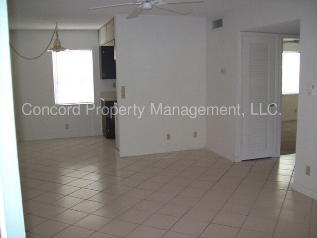 Building Photo - 1505 Himmarshee St