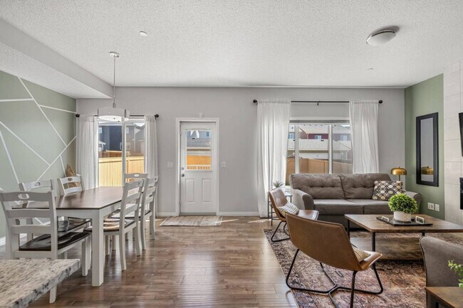 Photo du bâtiment - 78 Lucas Cres NW