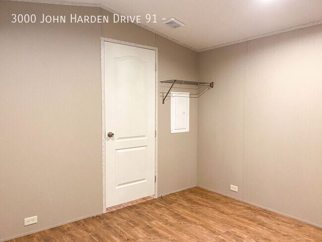 Building Photo - 3000 John Harden Dr