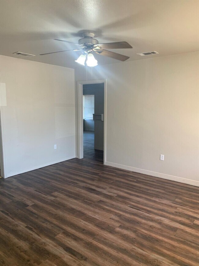 Building Photo - 3214 1st Pl