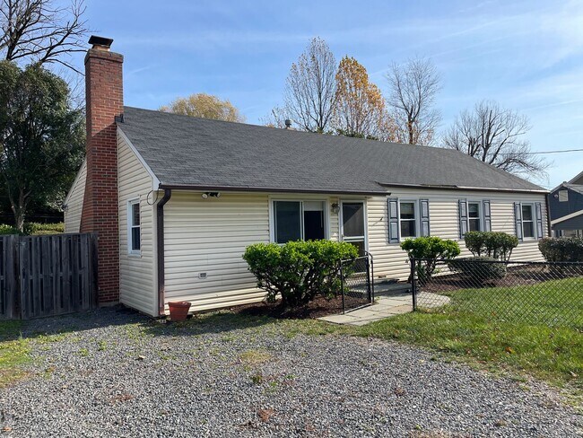 Photo - Cheerful 3 Bedroom 2 Bathroom With Office ... House