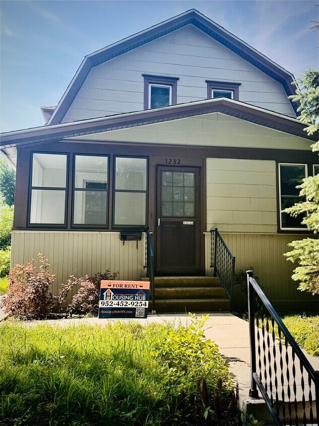 Foto principal - Gorgeous 3 Bedroom UPDATED Single Family Home