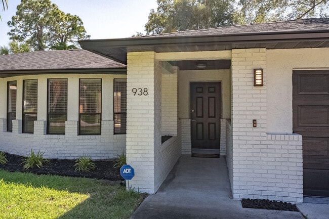 Building Photo - 938 Pembroke Ave NE