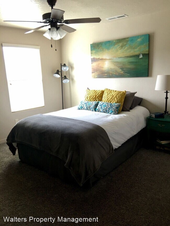 Building Photo - 6 br, 4 bath House - 2830 E Carmine Dr