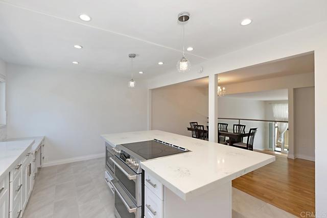 Building Photo - 3984 La Jolla Village Dr