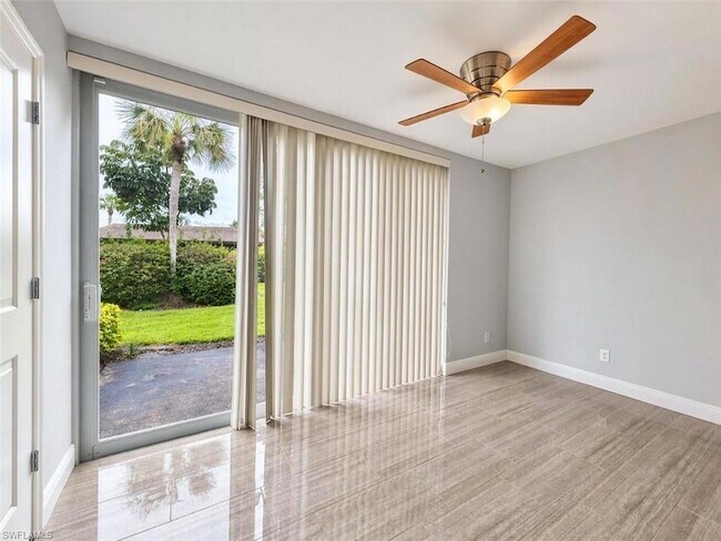 Foto del edificio - 681 Palm View Dr
