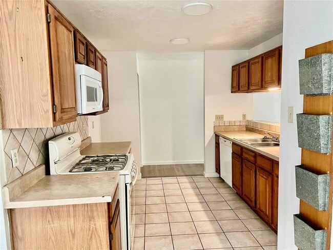 Building Photo - 17310 Pastoria Dr