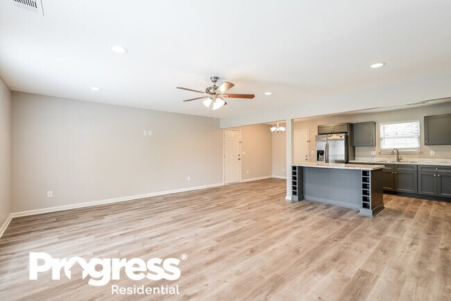 Building Photo - 6662 Wildwood Ct
