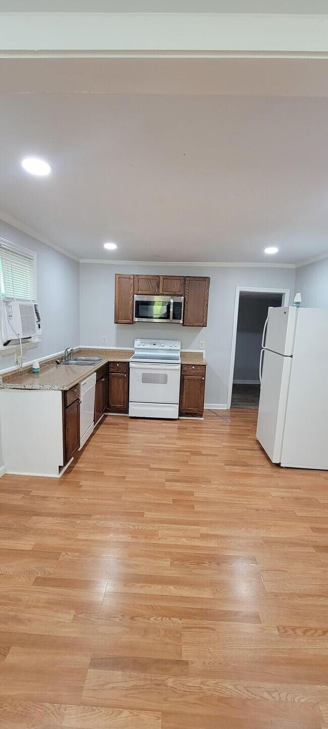 Building Photo - 410 Davis Heights Dr