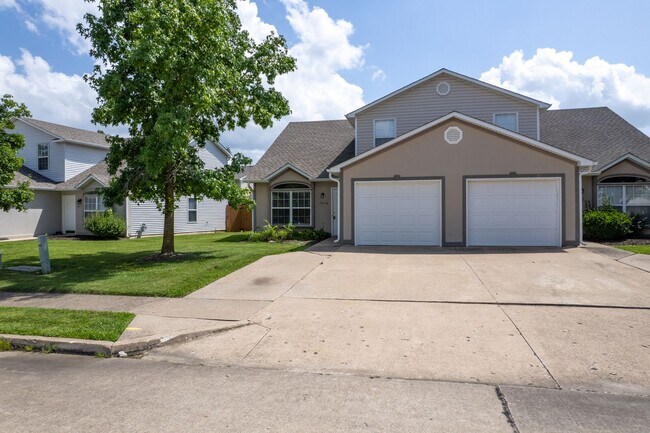 Foto del edificio - 2412-2414 Calder Ct.