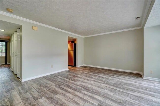 Building Photo - Coventry Townhouse
