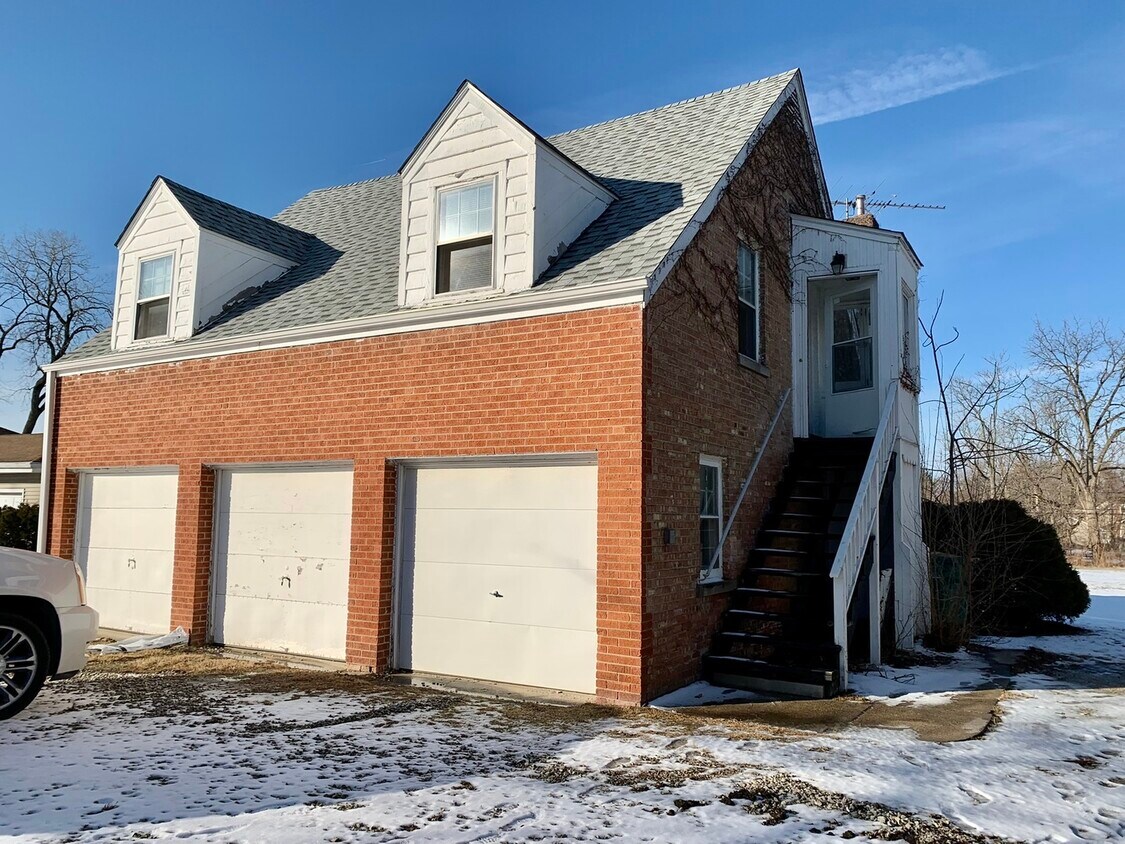 316 E Chicago Ave, Westmont, IL 60559 House Rental in Westmont, IL