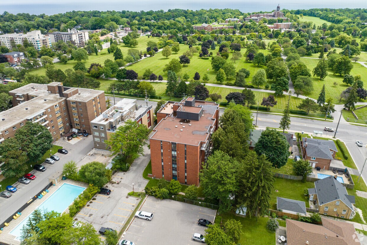 Photo du bâtiment - 3734 St Clair Av E