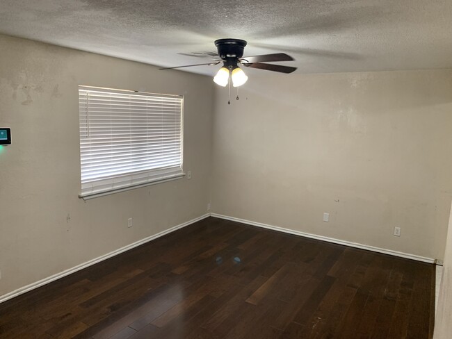 Foto del edificio - 720 N Dallas Ave