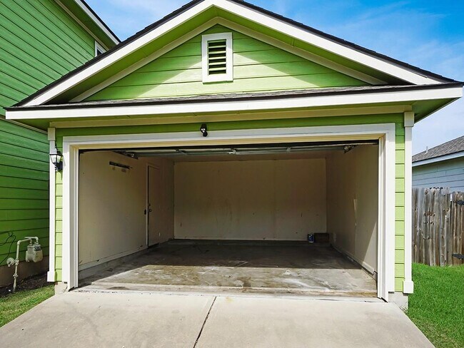 Building Photo - 11404 Briarcreek Loop