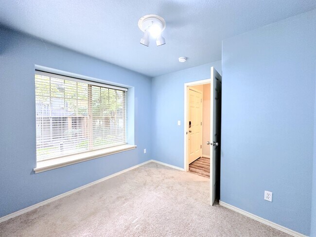 Building Photo - 1550 SW 175th Ave