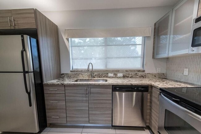 Building Photo - 64 Isle of Venice Dr