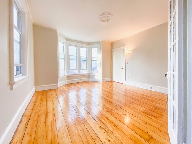 Building Photo - 373 Wickenden St