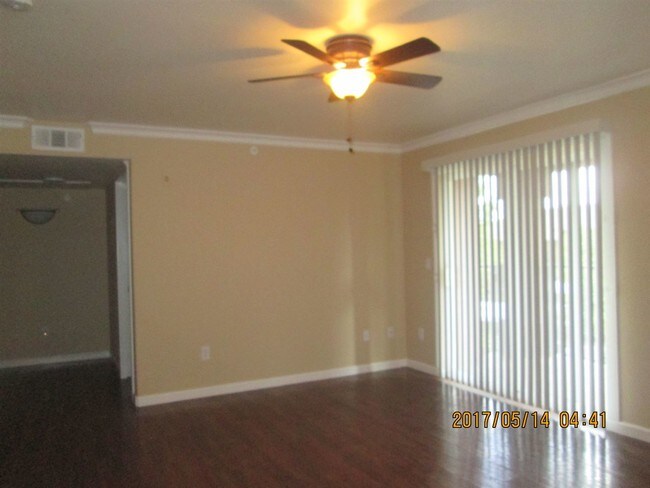Foto del edificio - 6850 Sharlands Ave