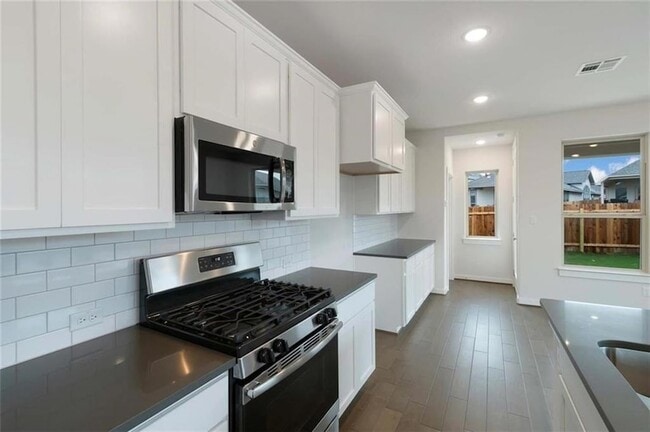 Building Photo - 205 Rosebush Dr