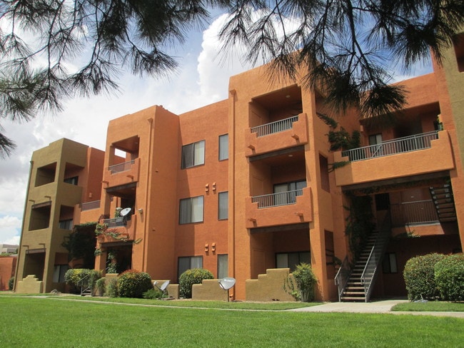 Green Grounds - Cottonwood Ranch