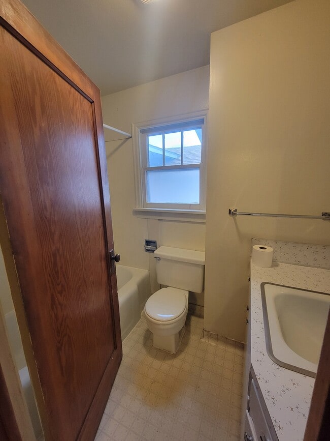 Building Photo - 745 Edith St