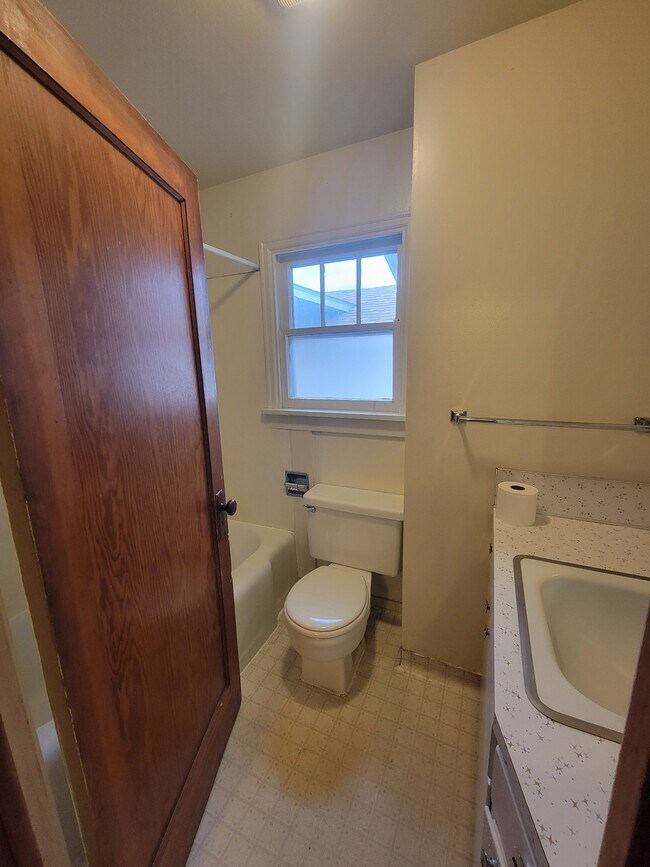 Foto del edificio - 745 Edith St