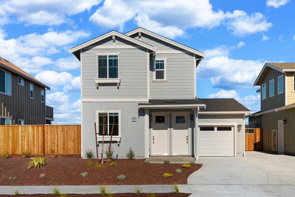 Primary Photo - 2 Months Free Rent! 2 BED 1 BATH UPPER UNI...