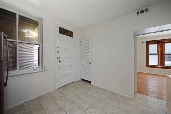 Foto del edificio - 4000 N Southport Ave