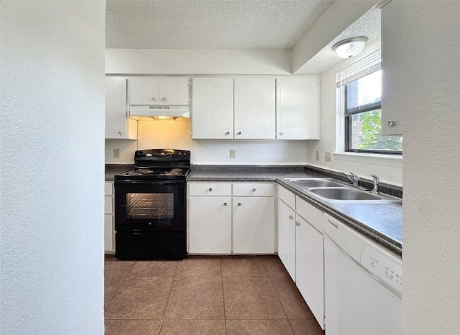 Building Photo - 1024 Southmoor Dr